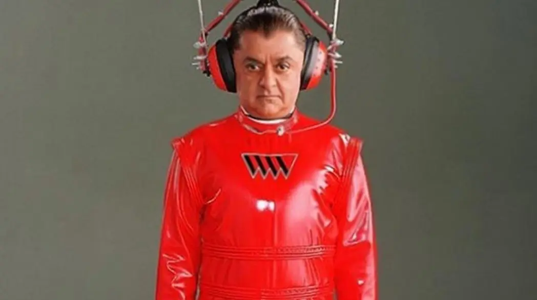 Mide 1.32 m y uno de sus papeles m&aacute;s recordados es el de Oompa Loompa en Charlie y la f&aacute;brica de chocolate.