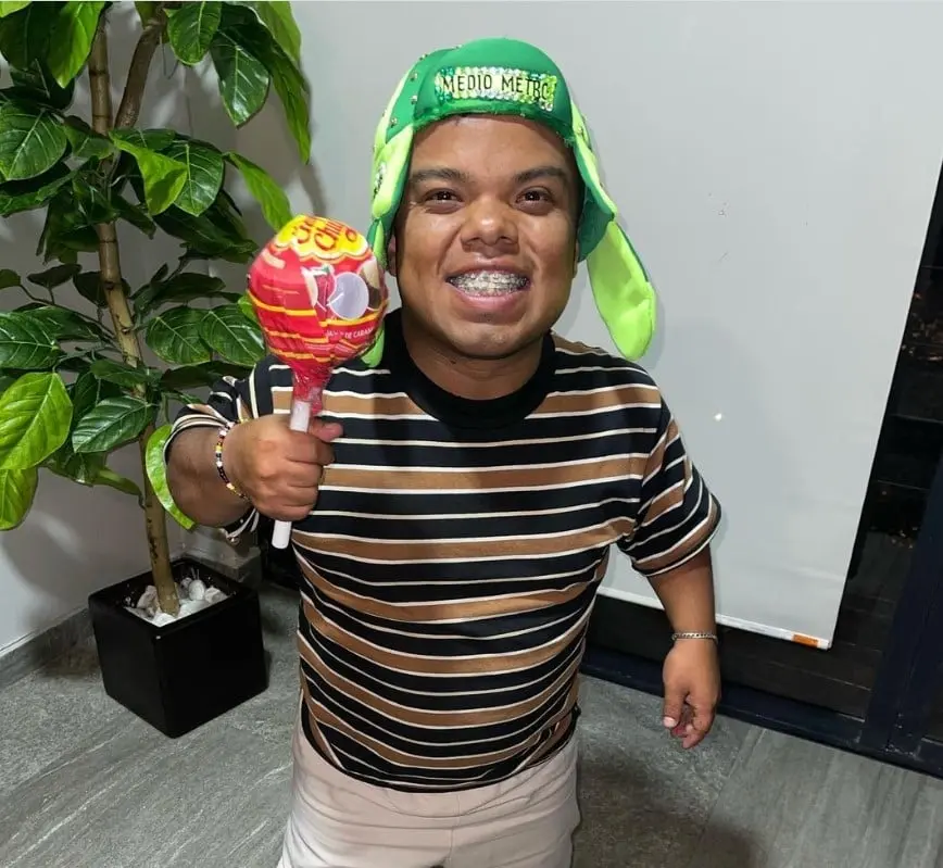 Tras el distanciamiento de Sonido Pirata y Medio Metro, Jonathan lo sustituy&oacute; como bailar&iacute;n.