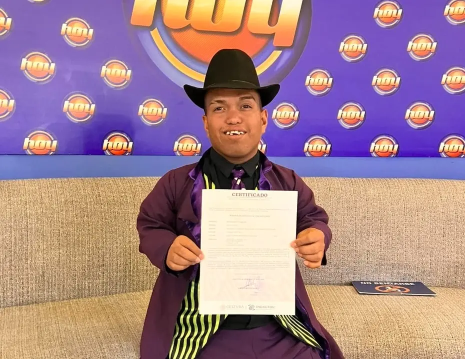 Mide 1.20 m y salt&oacute; a la fama por sus presentaciones con Sonido Pirata, pero recientemente decidi&oacute; separarse.