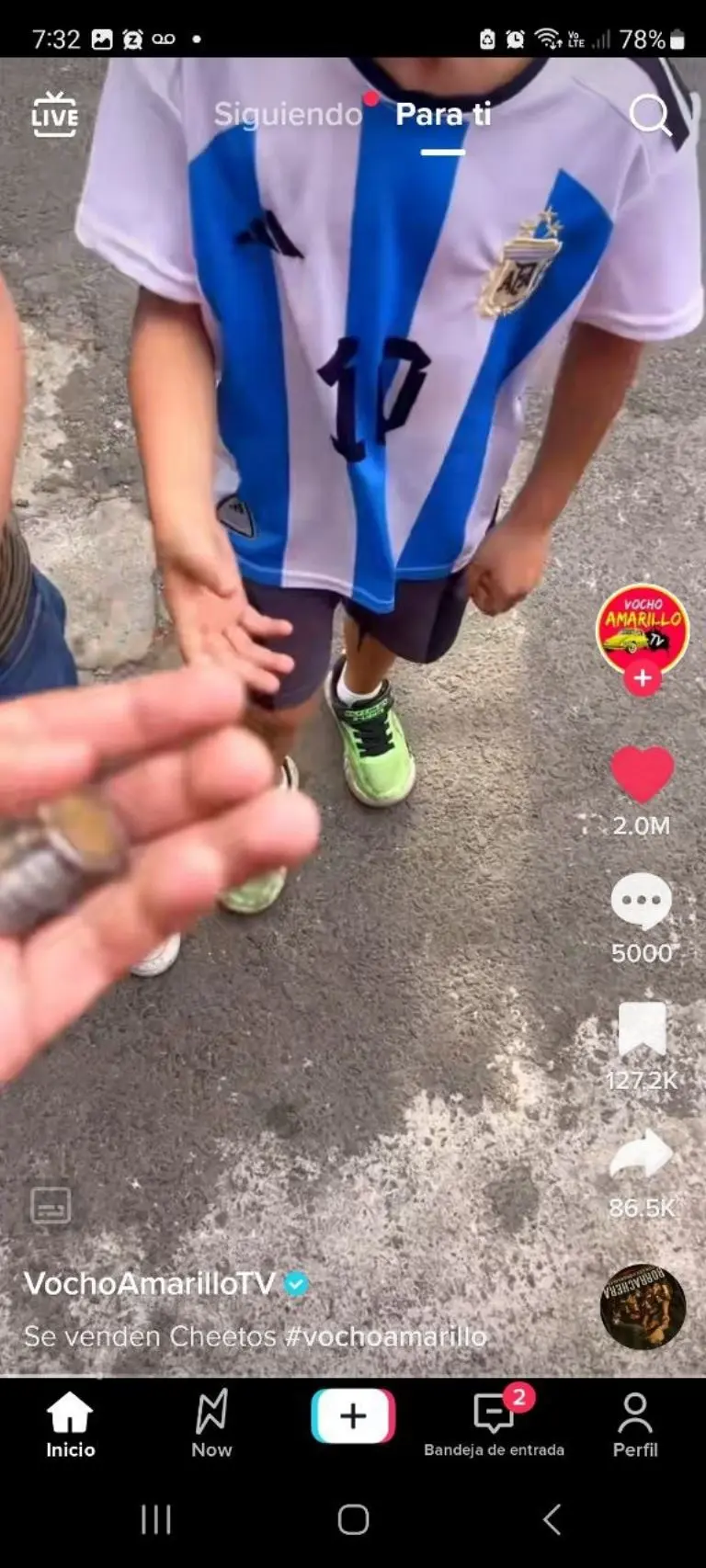 Broma pegar carteles - Tomada de video
