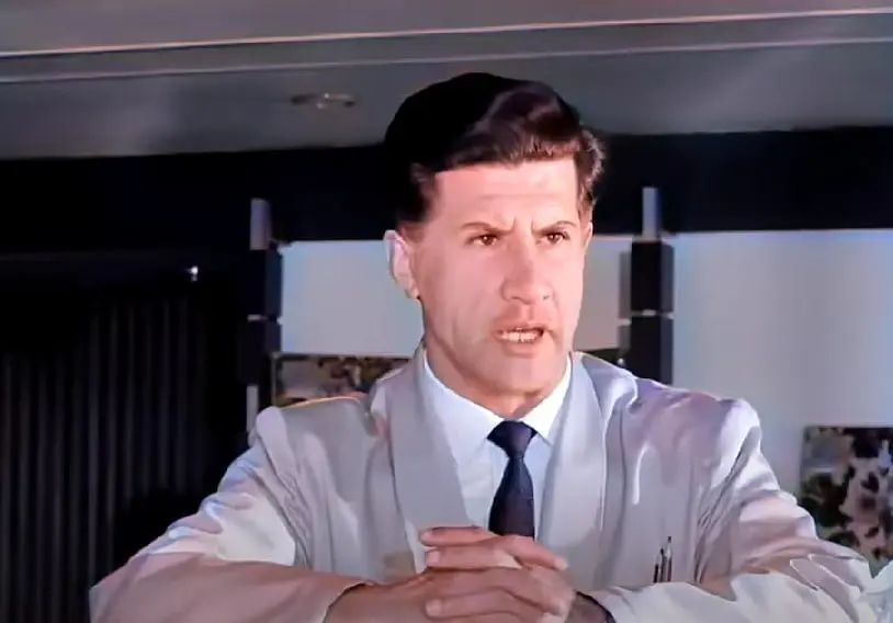 En sus primeros a&ntilde;os como actor hac&iacute;a presentaciones en las calles, plazas y parques.