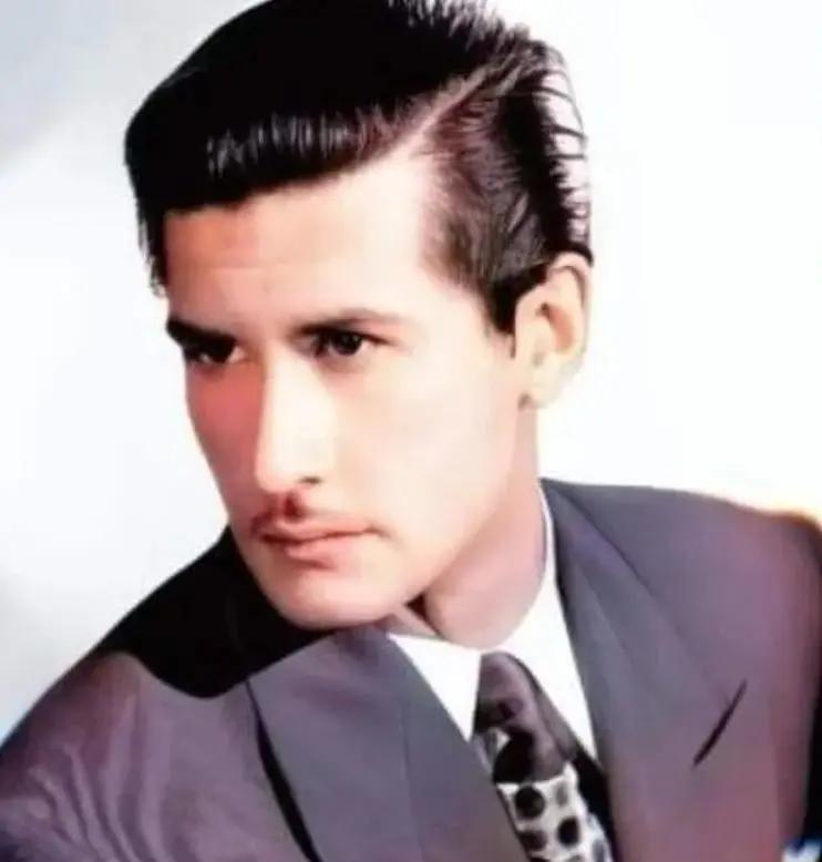 En 1949, a los 24 a&ntilde;os, ingres&oacute; a la Academia de Arte Dram&aacute;tico del Instituto Nacional de Bellas Artes para estudiar teatro.