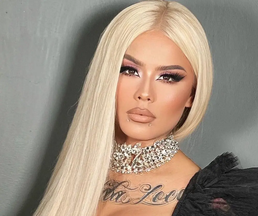 Sin embargo, después aseguró que todo fue un malentendido y actualmente Mona continúa viviendo con Geros.