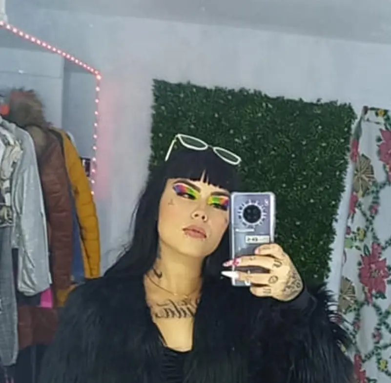 Inicialmente realizaba tutoriales de maquillaje.