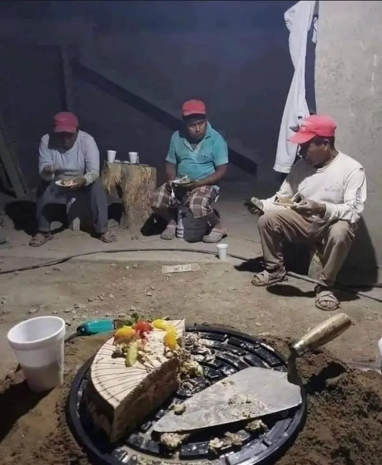 Albañiles celebran cumpleaños - @planoinformativo