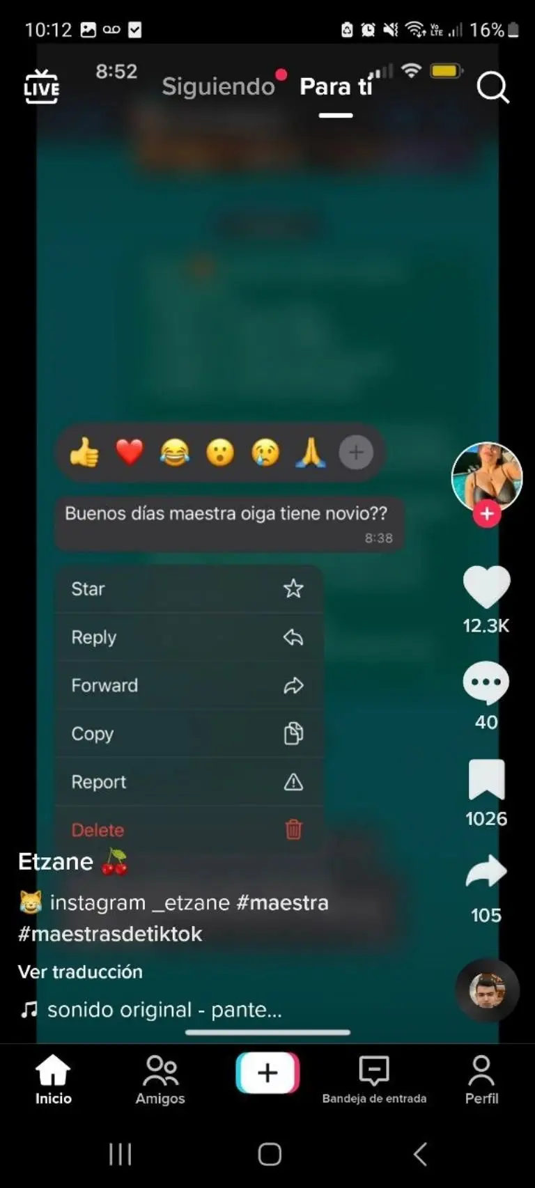 Maestra exhibe mensajes de alumnos - Tomada de video