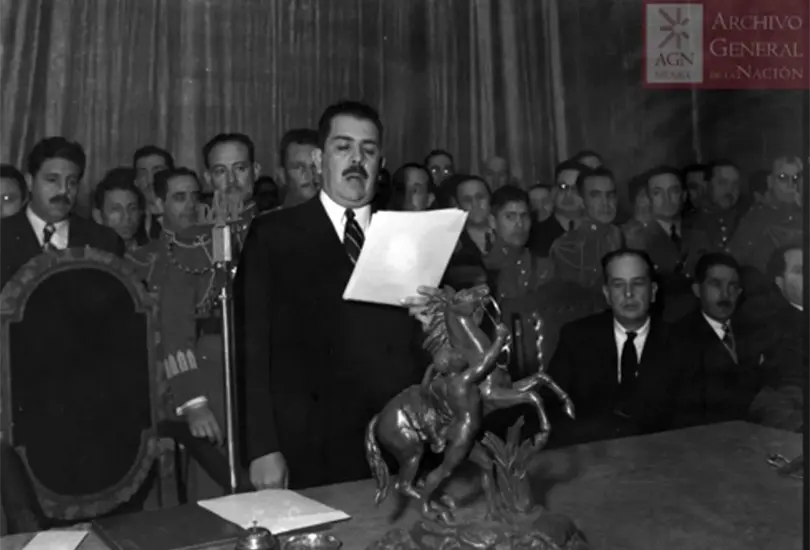 En el año de 1938, el presidente de México, Lázaro Cárdenas, anunció que su gobierno haría efectiva la Ley de Expropiación de 1936. En el año de 1938, el presidente de México, Lázaro Cárdenas, anunció que su gobierno haría efectiva la Ley de Expropiación de 1936.