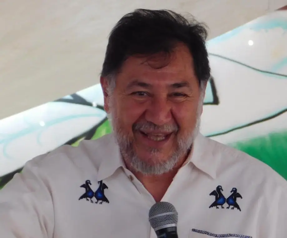 En distintas ocasiones Fernández Noroña se ha negado a pagar el IVA al cargar gasolina o comprar alimentos en los supermercados, argumentando que es un acto de desobediencia civil, y ha metido en apuros a los empleados.