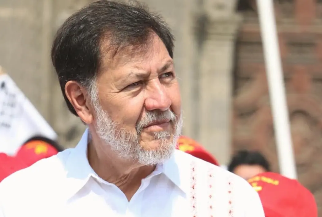 El diputado causó polémica por sus posturas sobre el COVID-19. Primero puso en duda las vacunas al señalar que solo era un negocio. Después se contagió y tras recuperarse, se presentó en el Senado sin cubrebocas porque creía que ya era inmune, aunque no había datos sobre el tiempo de inmunidad.