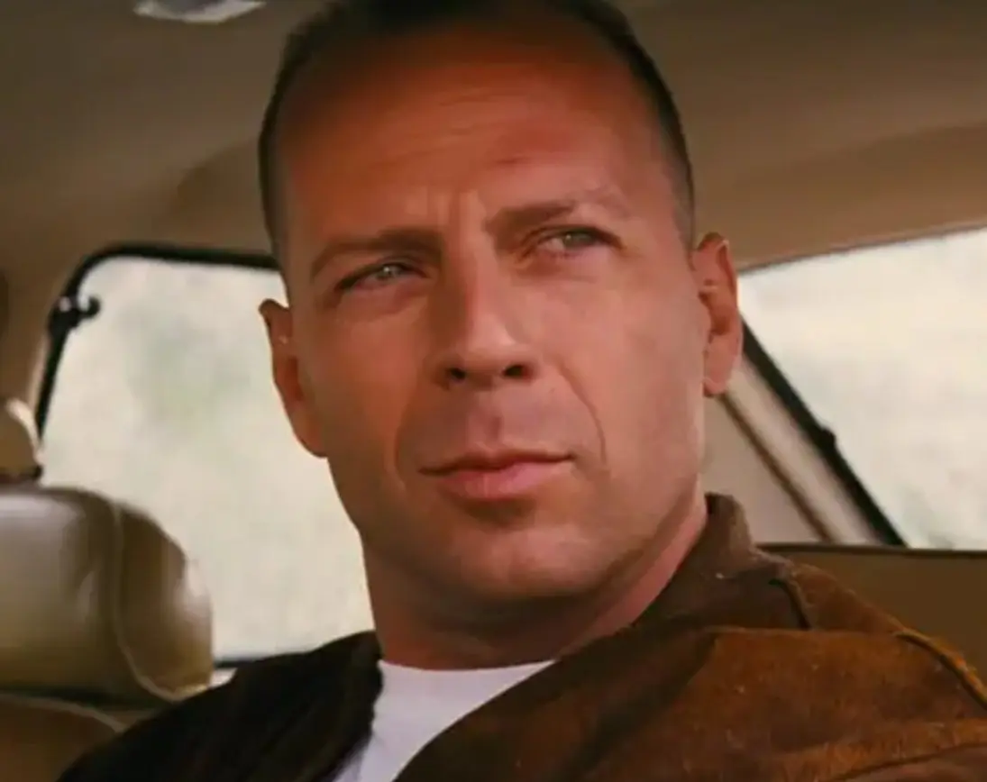 Antes de ser famoso, trabajó en una fábrica y como vigilante. Antes de ser famoso, trabajó en una fábrica y como vigilante.