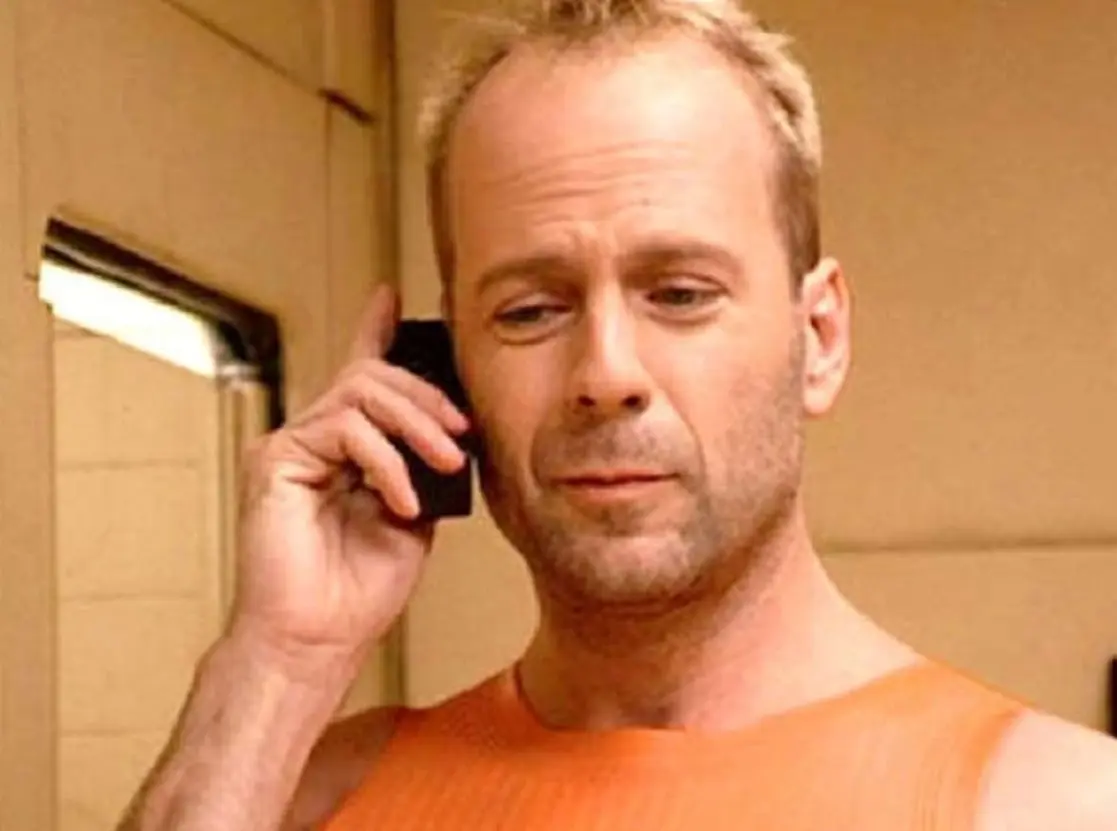 Su madre era alemana y su padre un soldado estadounidense. Su madre era alemana y su padre un soldado estadounidense.