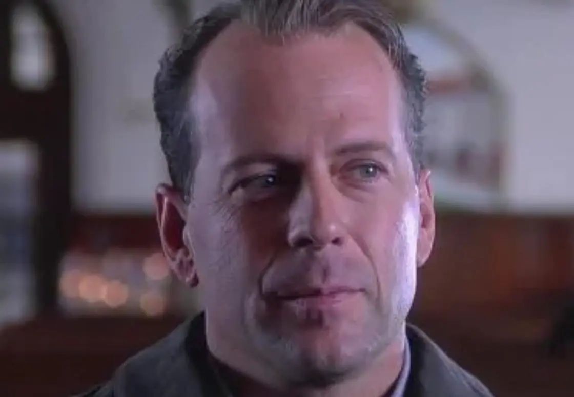 En 1991 fundó la cadena de restaurantes Planet Hollywood junto a los actores: Sylvester Stallone, Demi Moore y Arnold Schwarzenegger. En 1991 fundó la cadena de restaurantes Planet Hollywood junto a los actores: Sylvester Stallone, Demi Moore y Arnold Schwarzenegger.