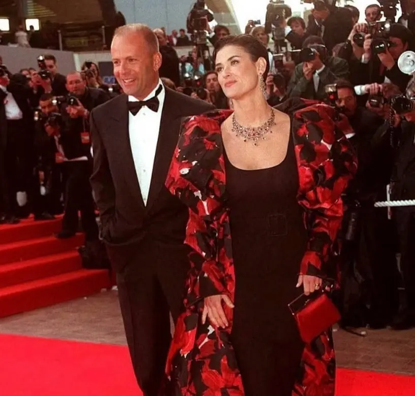 En 1987 se casó con la actriz Demi Moore y tuvieron tres hijas. En 1987 se casó con la actriz Demi Moore y tuvieron tres hijas.