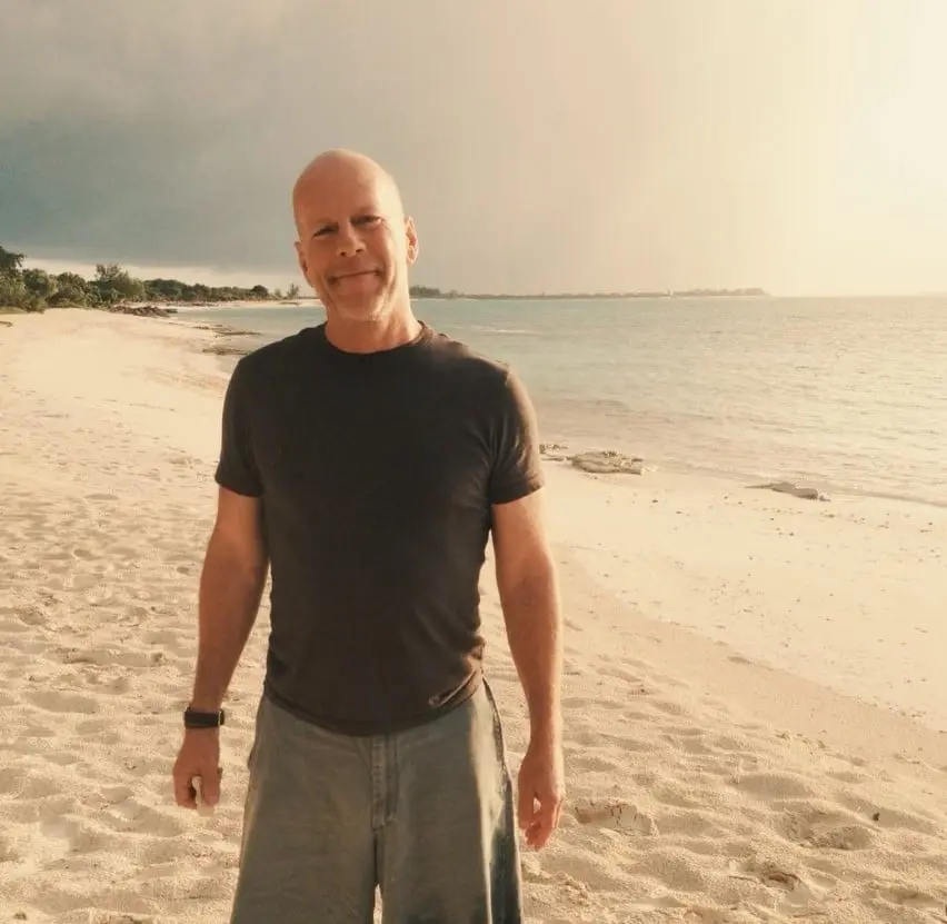 Bruce Willis es uno de los actores más populares de la industria cinematográfica con más de 70 películas. Bruce Willis es uno de los actores más populares de la industria cinematográfica con más de 70 películas.