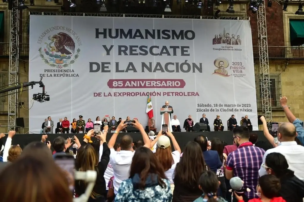 Varios personajes de la política nacional acompañaron al presidente López Obrador al Zócalo de la Ciudad de México. 