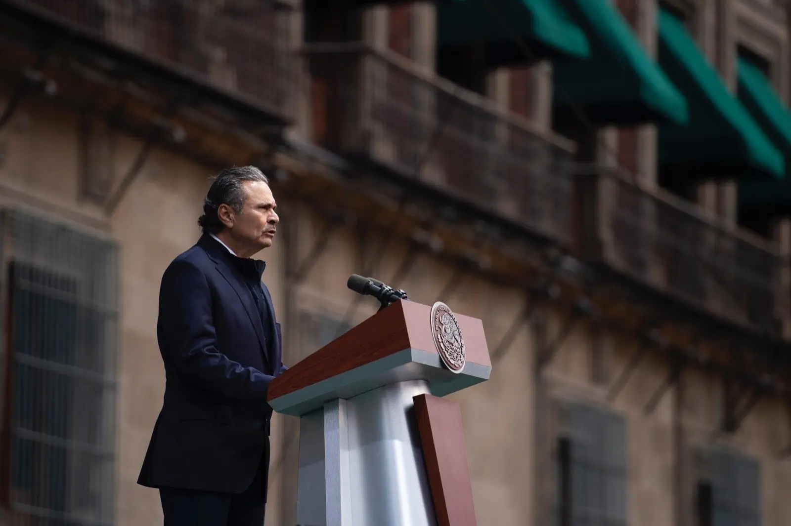 El Director General de Pemex, Octavio Romero Oropeza dio a conocer que al cierre de esta administración, México estará procesando un millón 800 mil barriles de petróleo. 