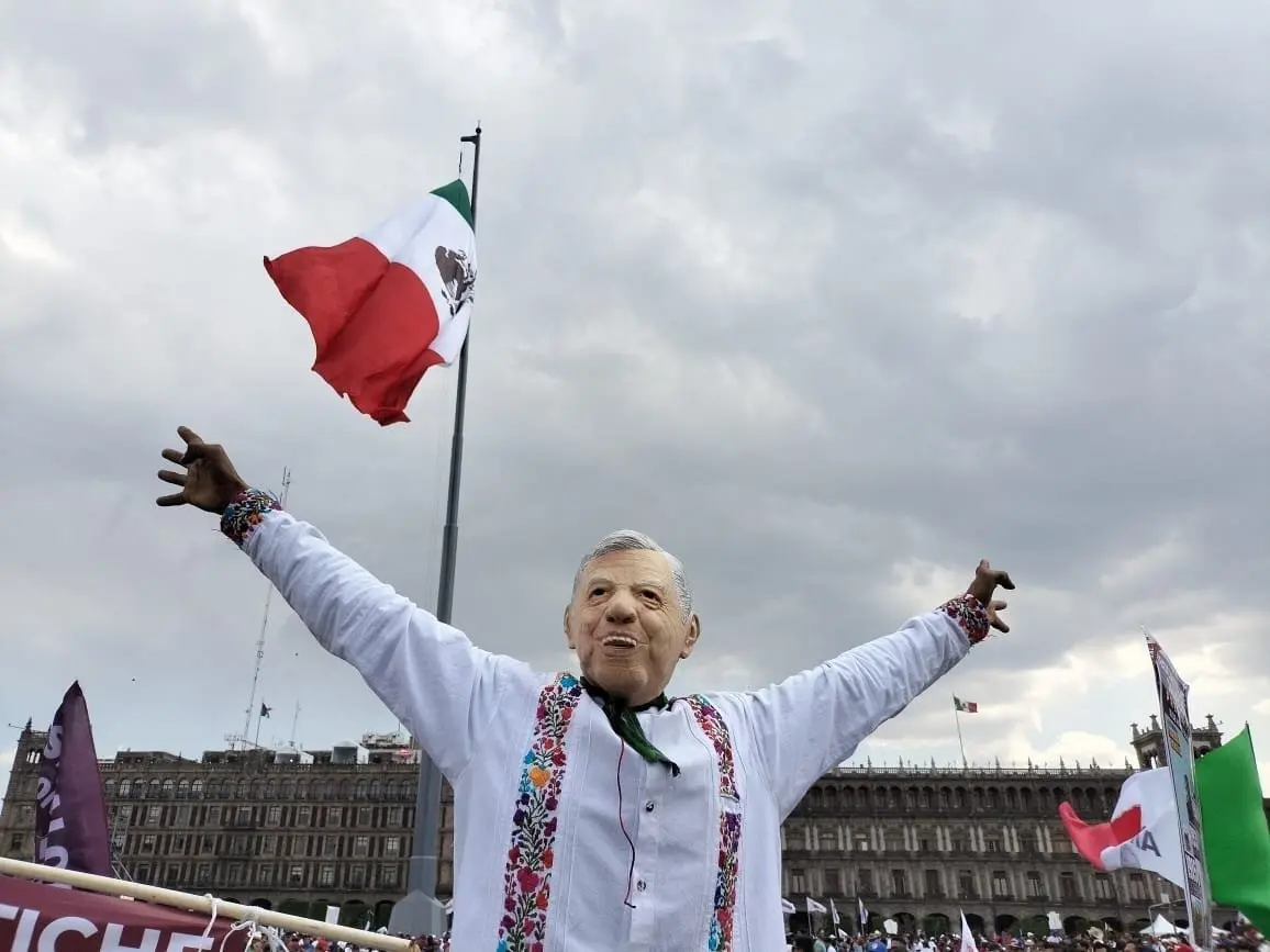 Algunos seguidores de la 4T se disfrazaron del presidente AMLO