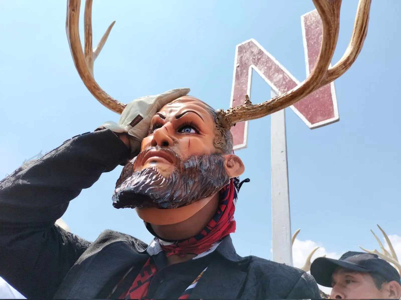 Integrantes del grupo de la Danza de Los Diablos, de Santiago, Juxtlahuaca; Oaxaca, en el Zócalo, previó a la conmemoración de la Expropiación Petrolera. 