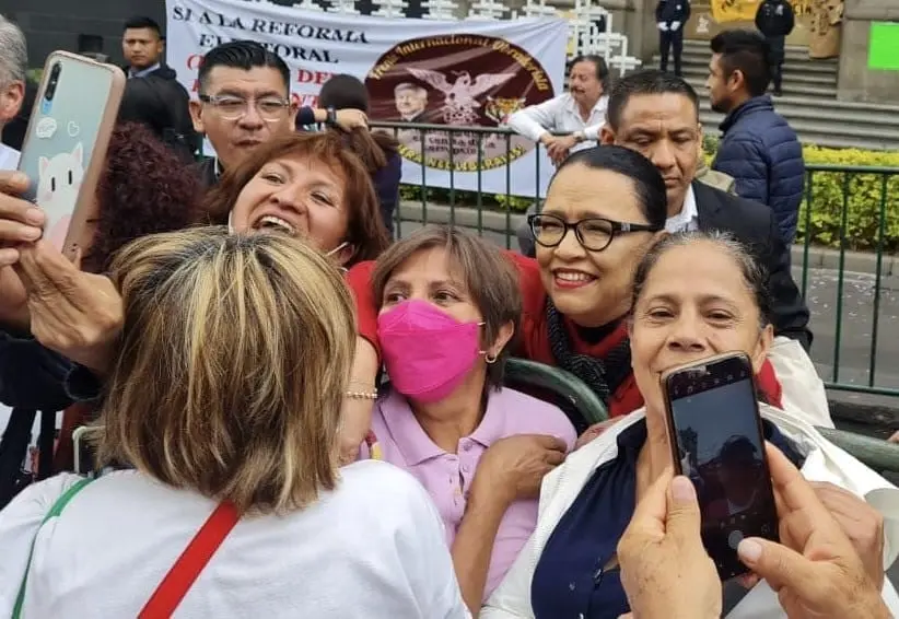 La secretaria de Seguridad, Rosa Icela Rodríguez en la marcha por  la Expropiación Petrolera. 