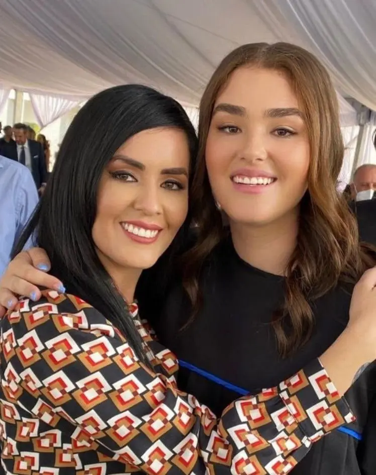 Karen es la madre de Emily Cinnamon &Aacute;lvarez, la hija mayor del boxeador.
