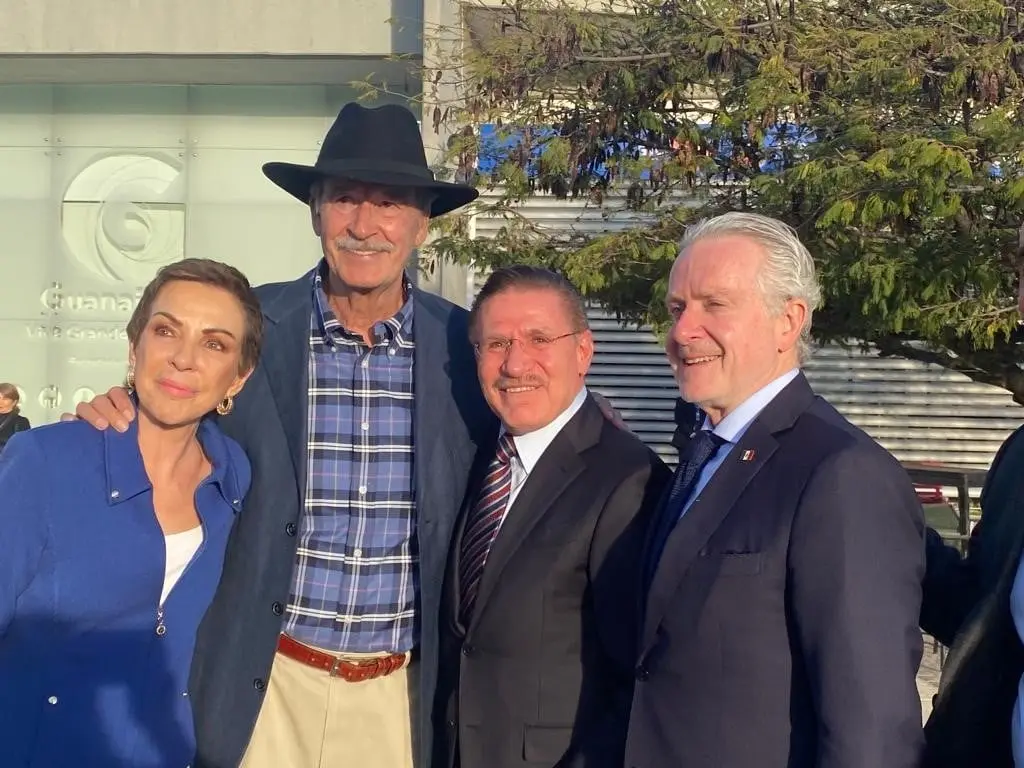El expresidente y su esposa a su llegada al quinto informe de gobierno del gobernador, Diego Sinhue. 