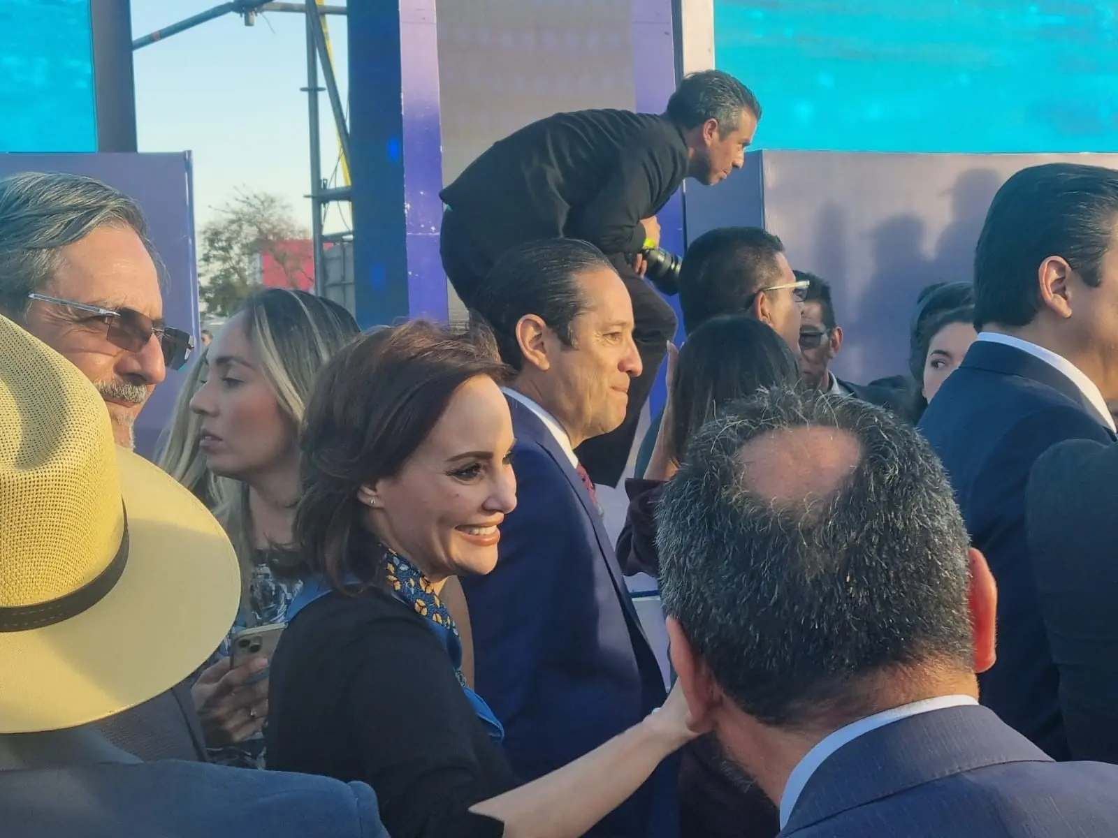 La senadora panista, Lilly Téllez estuvo presente en el informe que ofreció el gobernador Diego Sinhue en el Parque Bicentenario, en Silao.  