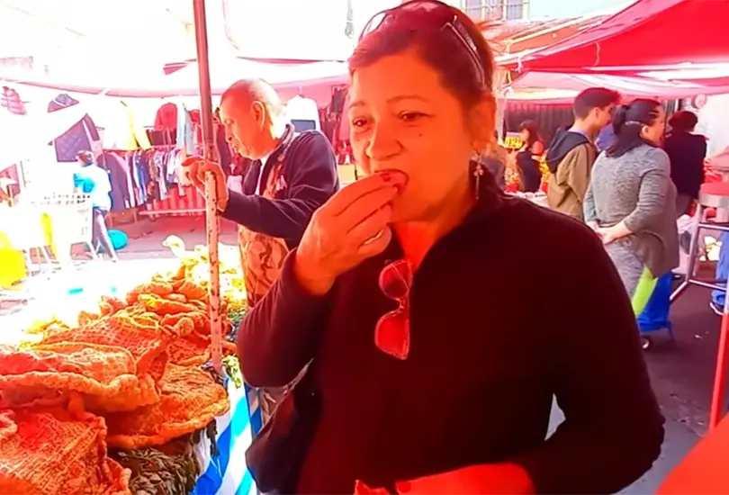 Cubana visita por primera vez tianguis de M&eacute;xico