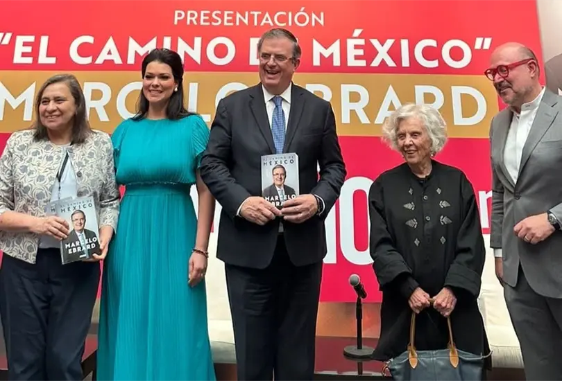 Marcelo Ebrard fue recibido con gritos de presidente, presidente en la presentaci&oacute;n de su nuevo libro. 