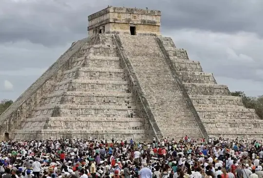 Turistas no pueden ver bajar a Kukulk&aacute;n durante equinoccio