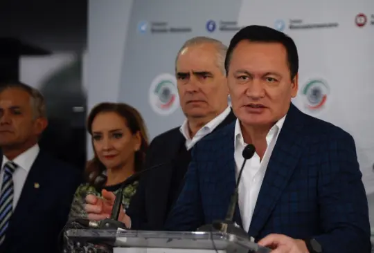 El senador aún no define si se irá a otra bancada o continuará sin grupo parlamentario. El senador aún no define si se irá a otra bancada o continuará sin grupo parlamentario.