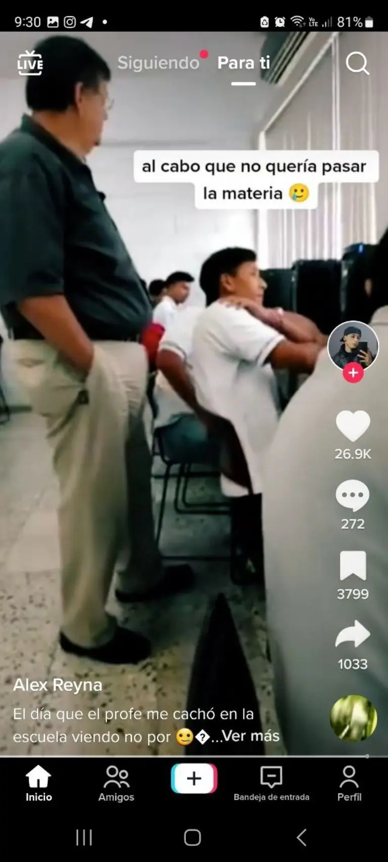 Profesor cacha a alumno viendo página para adultos - Tomada de video