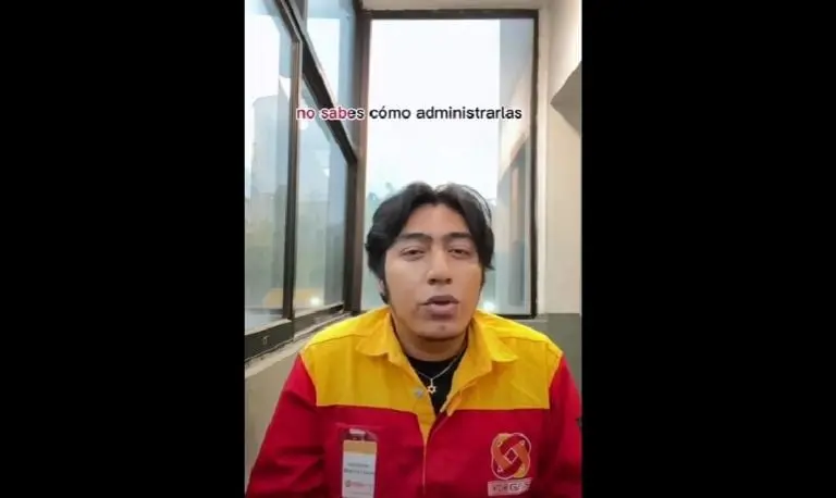 Joven prefiere ser despachador en Oxxo Gas (TikTok)