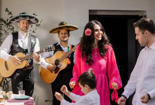 Mariachi lleva serenata a su exnovia 