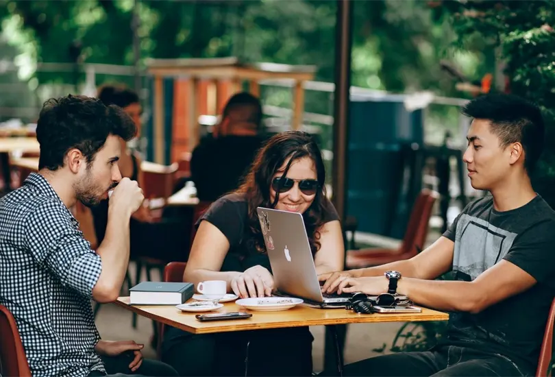 En las &uacute;ltimas d&eacute;cadas la tecnolog&iacute;a ha avanzado a pasos agigantados y ahora los millennials y centennials ya no tienen que padecer los mismos problemas de generaciones pasadas como tener que aprenderse los n&uacute;meros telef&oacute;nicos o revelar un rollo para ver sus fotos.
