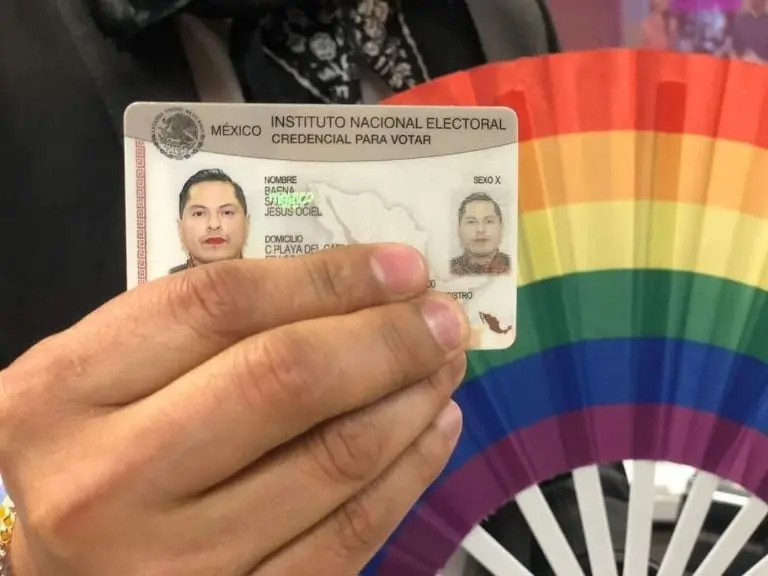 Primera credencial no binaria del INE para votar. Créditos: Jesús Ociel Baena Saucedo