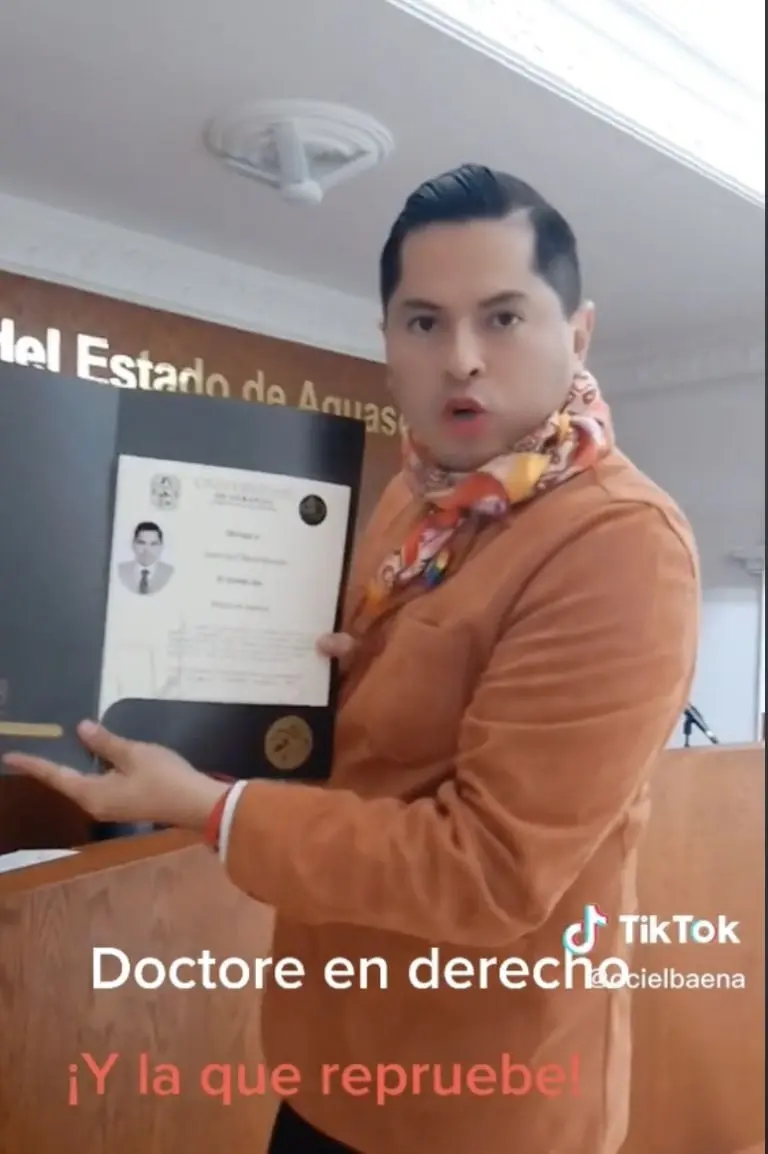 Primera credencial no binaria del INE para votar. Créditos: Jesús Ociel Baena Saucedo