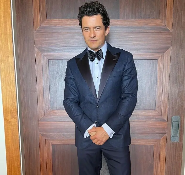 Ahora tiene 46 a&ntilde;os, es padre de dos hijos y actualmente mantiene un noviazgo con la cantante Katy Perry. Ha trabajado en pel&iacute;culas como C&oacute;digo abierto y El Hobbit.
