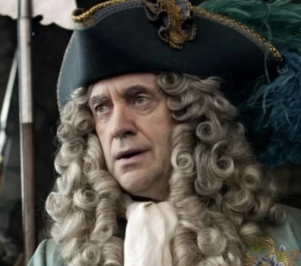 Jonathan Pryce interpret&oacute; al Gobernador Swann