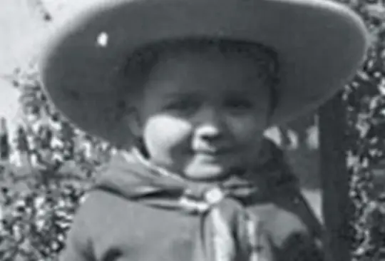 Este famoso personaje pasó de generación en generación. Te mostramos cómo cambió Chabelo a través de los años.