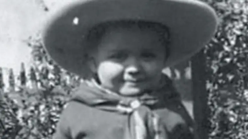 Este famoso personaje pasó de generación en generación. Te mostramos cómo cambió Chabelo a través de los años. Este famoso personaje pasó de generación en generación. Te mostramos cómo cambió Chabelo a través de los años.
