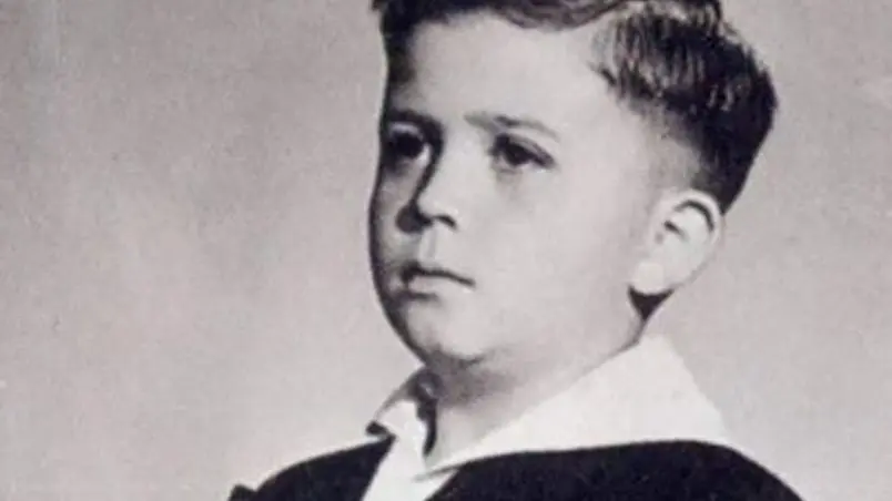 Xavier López Rodríguez nació en Illinois, Chicago en febrero de 1935. Cuando cumplió un año, sus papás se mudaron a León, Guanajuato, y luego volvió a Estados Unidos a los 18 años para hacer su servicio militar. Xavier López Rodríguez nació en Illinois, Chicago en febrero de 1935. Cuando cumplió un año, sus papás se mudaron a León, Guanajuato, y luego volvió a Estados Unidos a los 18 años para hacer su servicio militar.