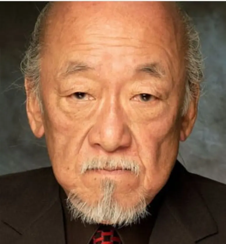 Falleci&oacute; el 24 de noviembre de 2005 a la edad de 73 a&ntilde;os por causas naturales. En sus &uacute;ltimos a&ntilde;os particip&oacute; en las pel&iacute;culas Mul&aacute;n y Karate Dog.	