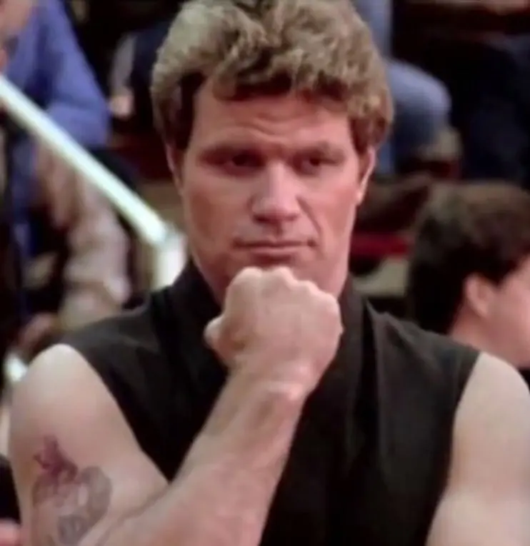 Martin Kove interpret&oacute; a John Kreese