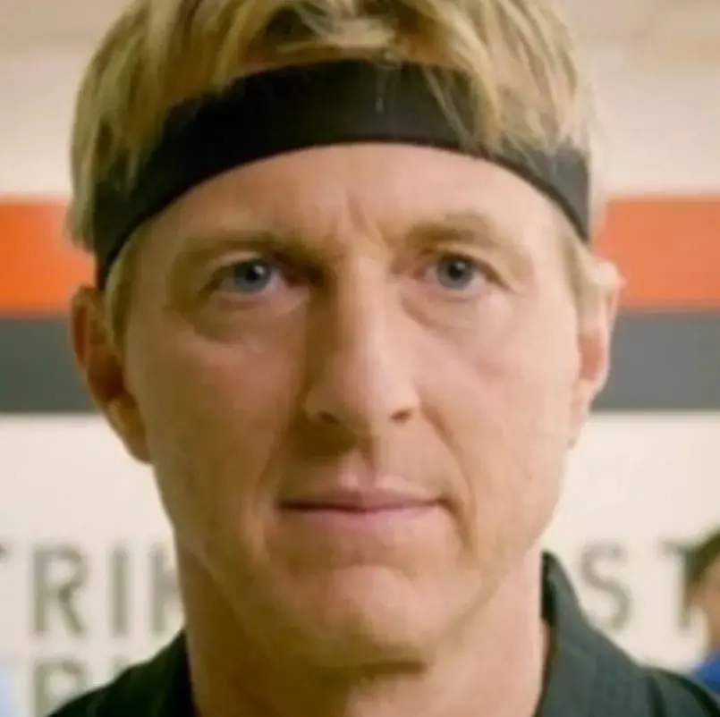 Ahora tiene 57 a&ntilde;os, est&aacute; casado con Stacie Zabka y tienen dos hijos. Es uno de los protagonistas de Cobra Kai.
