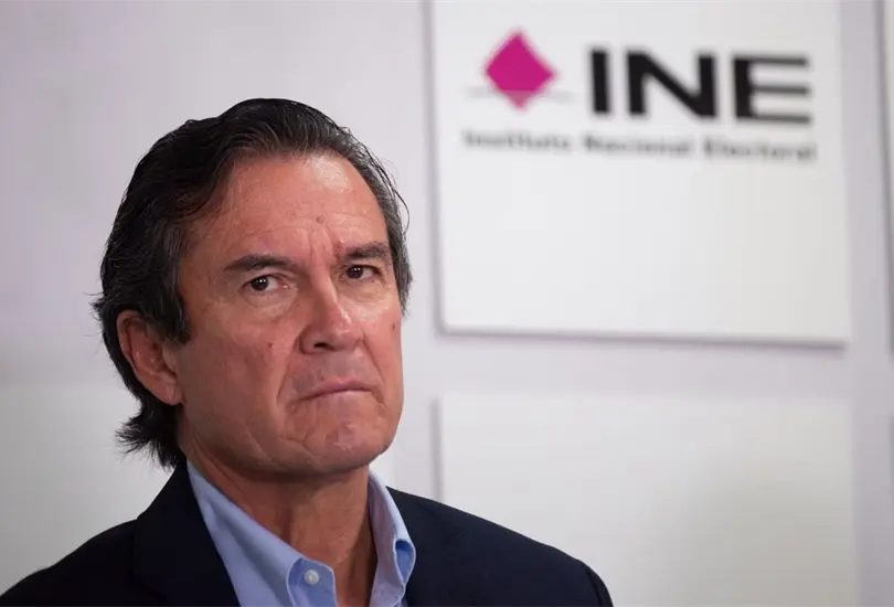 Edmundo Jacobo Molina fue amparado para ganar más que el presidente, junto con otros funcionarios del INE Edmundo Jacobo Molina fue amparado para ganar más que el presidente, junto con otros funcionarios del INE