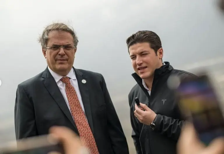 Marcelo Ebrard y Samuel García visitan terreno de GigaMX Tesla. Créditos: @samuelgarcías