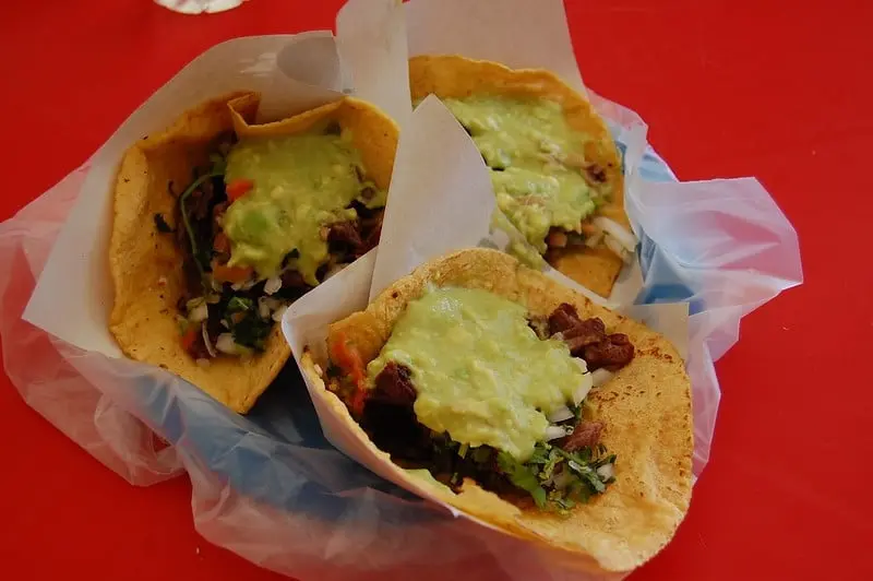 Aparece en el lugar 24 del ranking y sus principales ingredientes son: carne de res, tortilla y guacamole.