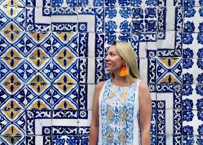 El edificio que alberga un restaurante y tienda Sanborns data del a&ntilde;o 1737, y destaca por su fachada cubierta por azulejos de talavera. azul y blanca.