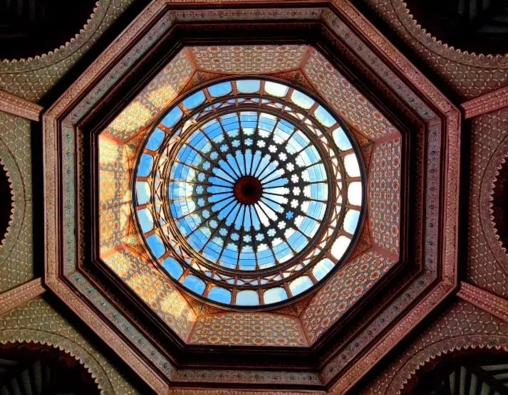 Tiene un estilo &aacute;rabe con arcos, patrones y colores que embellecer&aacute;n tus fotos. Su estructura estuvo primero en Estados Unidos, pero luego fue trasladado a la capital mexicana.