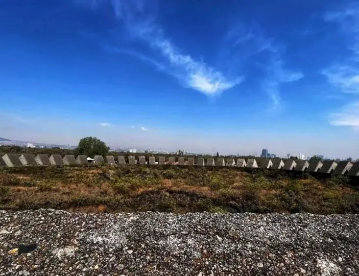 Es uno de los lugares m&aacute;s emblem&aacute;ticos de la Universidad Nacional Aut&oacute;noma de M&eacute;xico. Se trata de un conjunto de varias esculturas creado en 1979, y fue idea de Federico Silva.